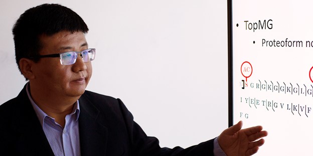 Portrait of Xiaowen Liu explaining proteoform.